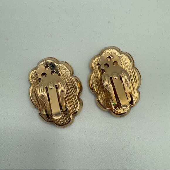 Vintage Square Dancing Oval Clip-On Earrings in Silver White and Gold - Picture 5 of 10